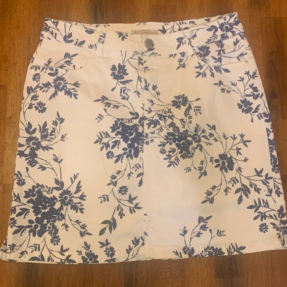 Cato Dresses & Skirts - Cato Mini Skirt 4 White with Blue Floral Pockets